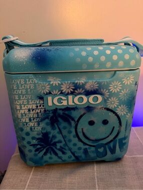 Igloo hand painted  11 QT tagalong cooler brand new